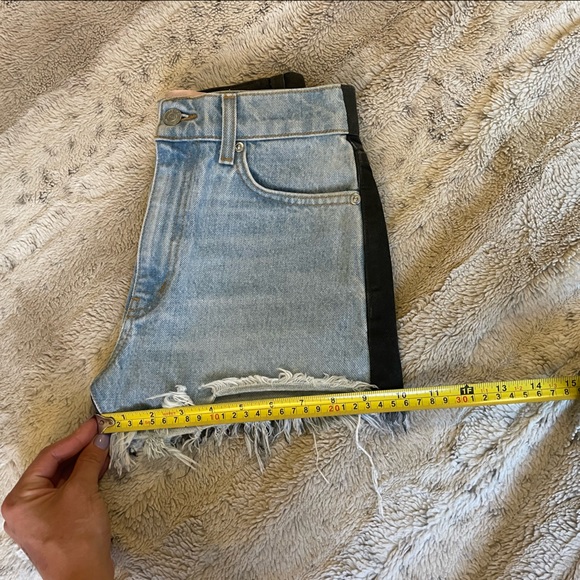 Cute two tone Revice cut off shorts - Picture 3 of 8